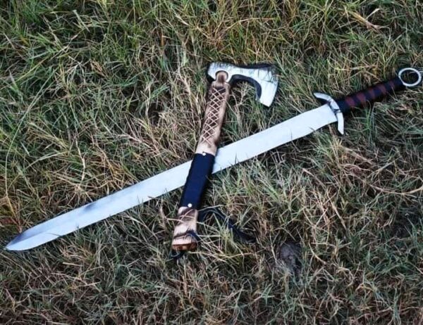 Sword and axe Pair/709